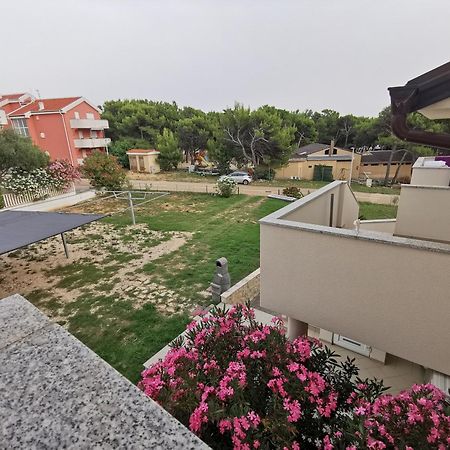 Apartments Riva Povljana Kültér fotó