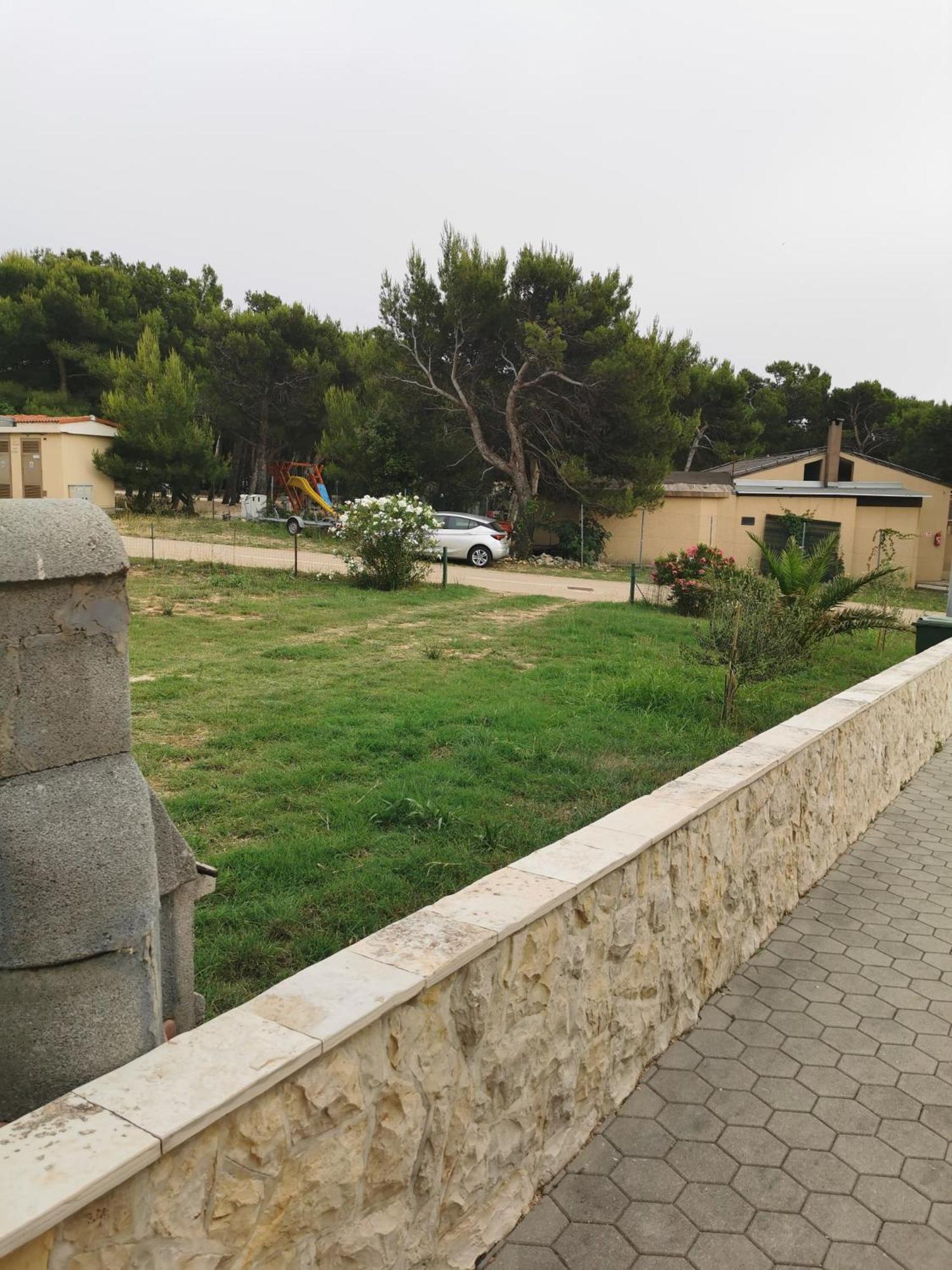 Apartments Riva Povljana Kültér fotó