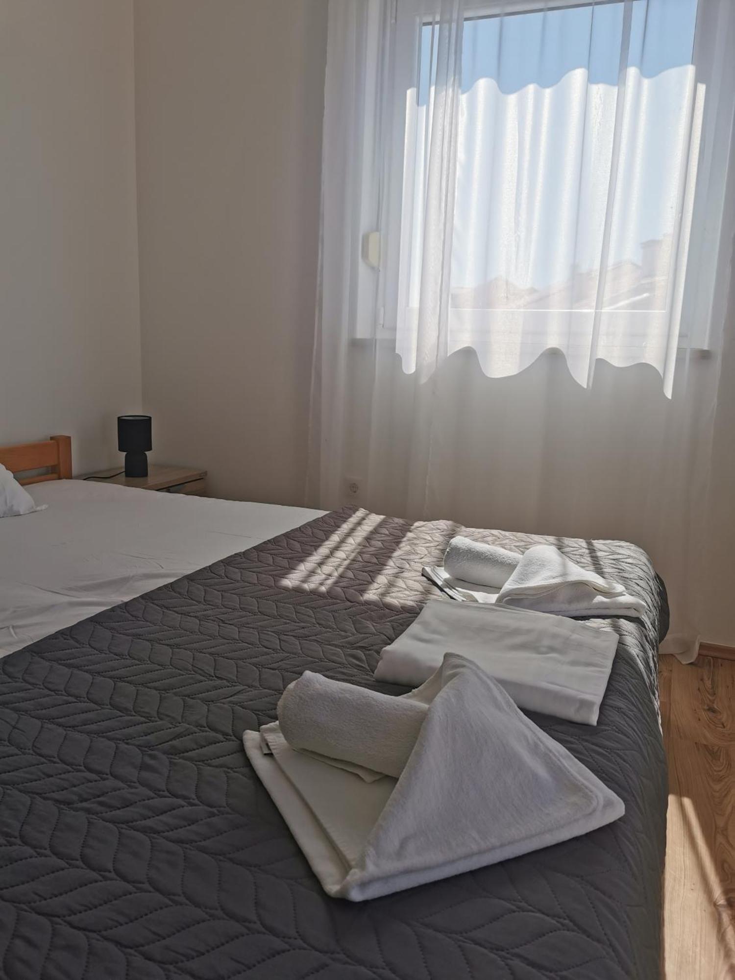 Apartments Riva Povljana Kültér fotó