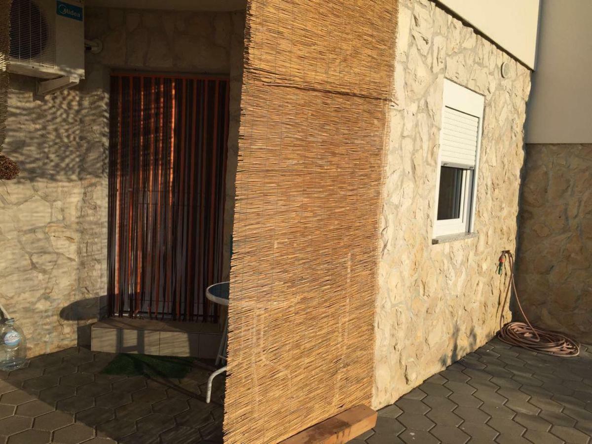 Apartments Riva Povljana Kültér fotó